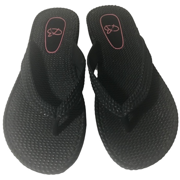 bobbie brooks flip flops